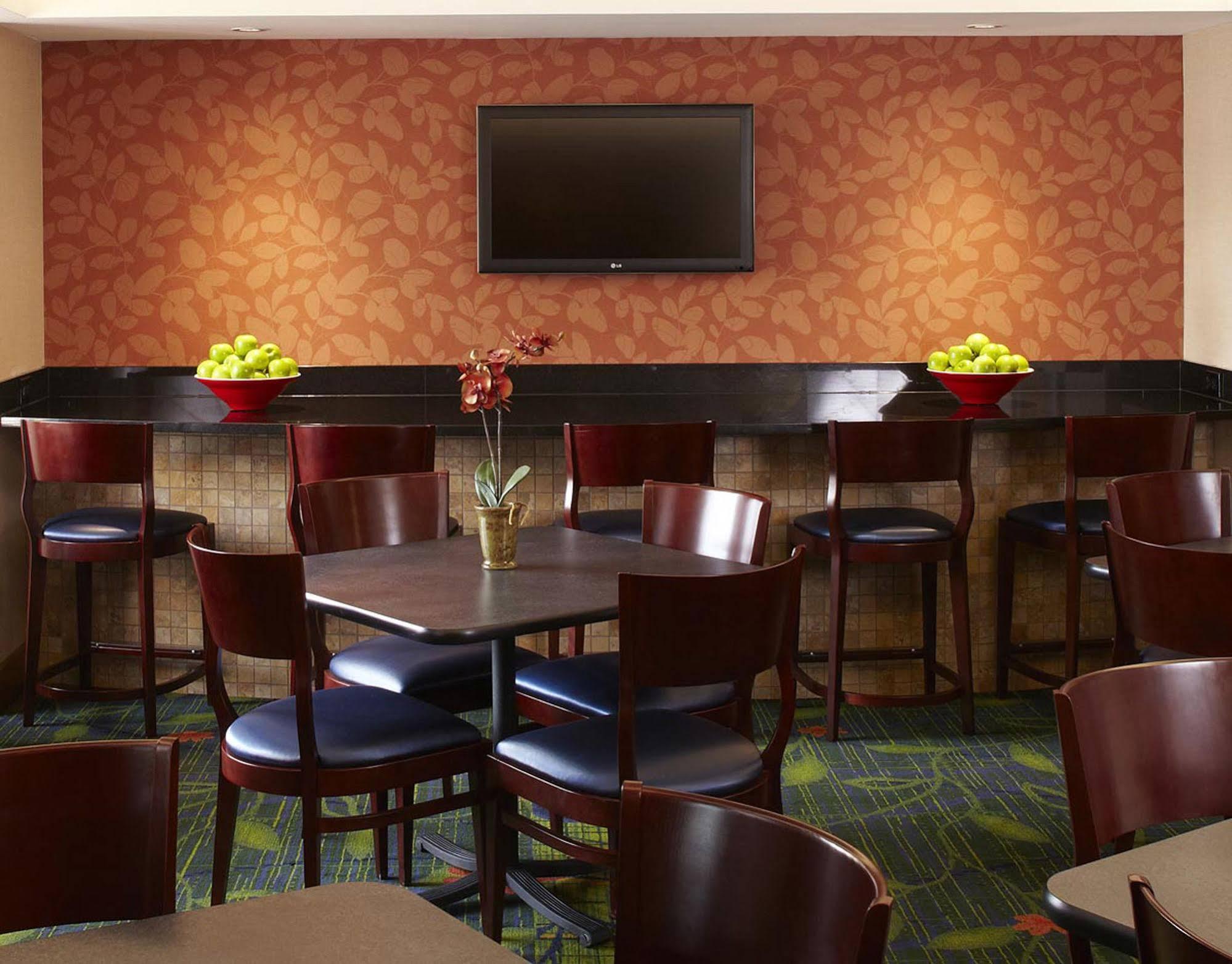 Fairfield By Marriott Rochester East Hotel