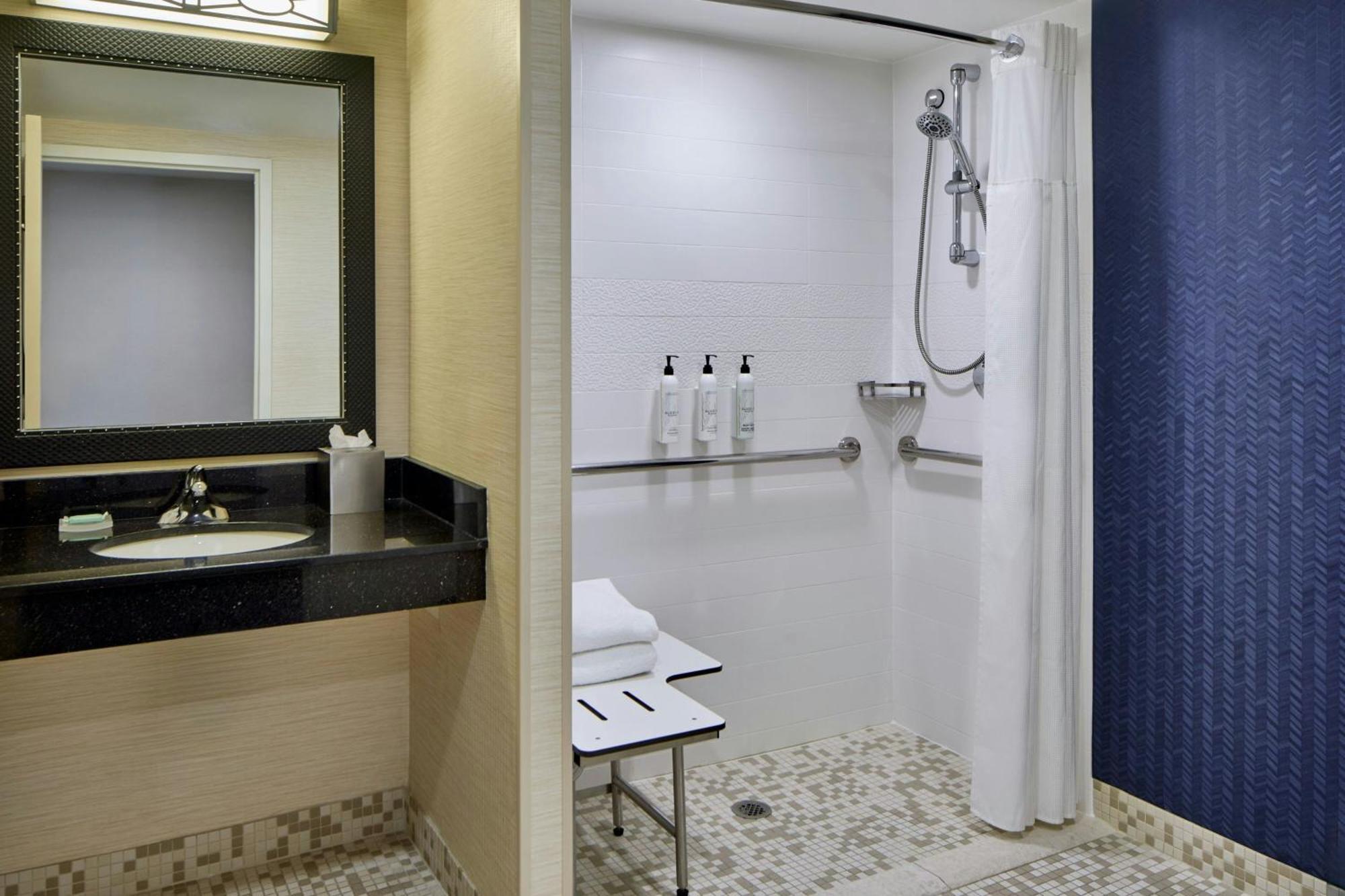 Hotel Fairfield By Marriott Rochester East 3*