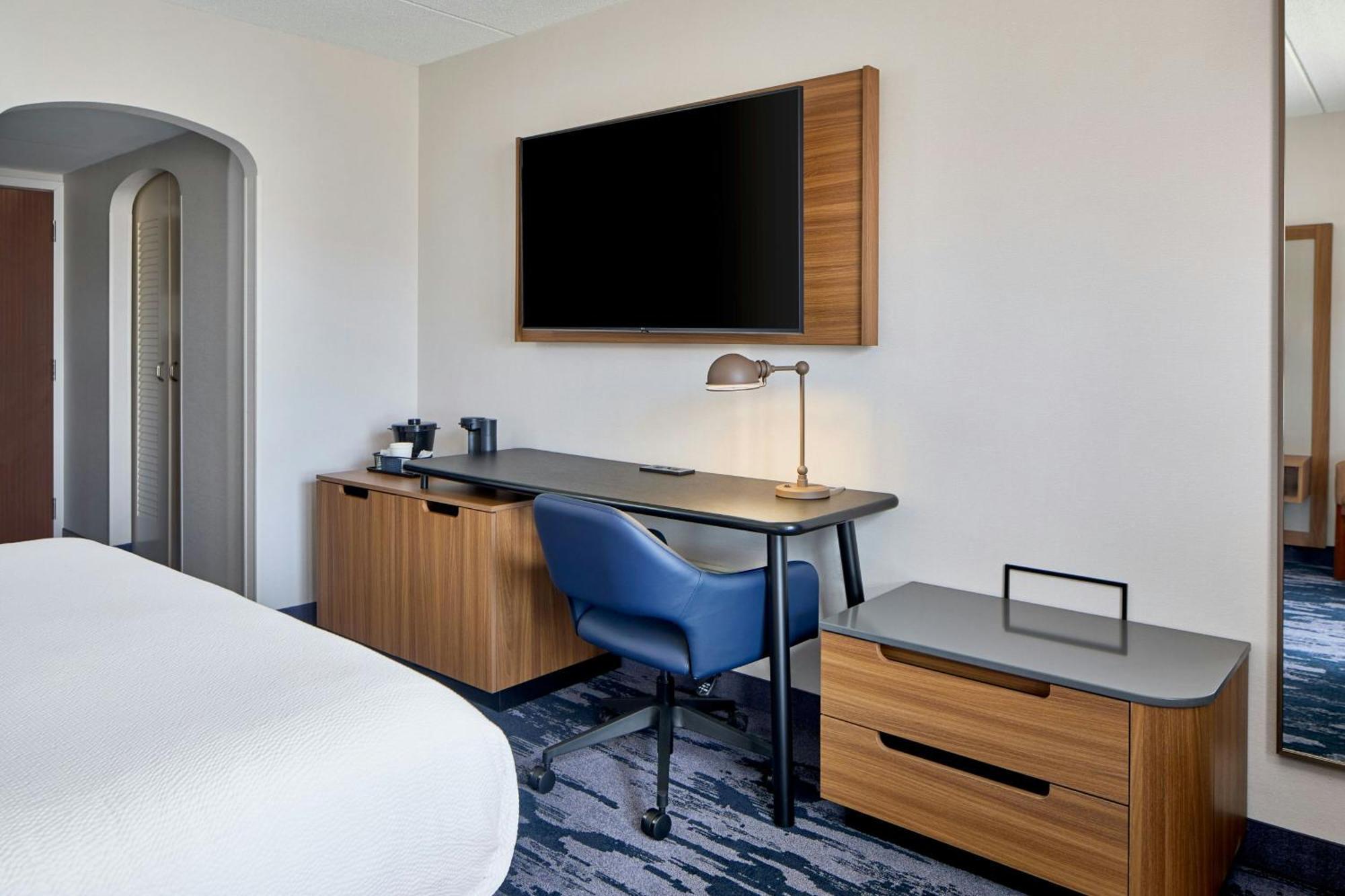 Fairfield By Marriott Rochester East Hotel 3*