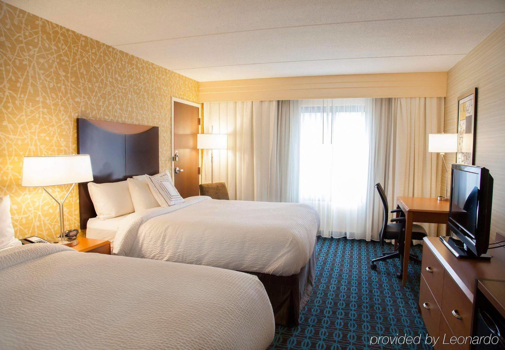 Fairfield By Marriott Rochester East Hotel 3*