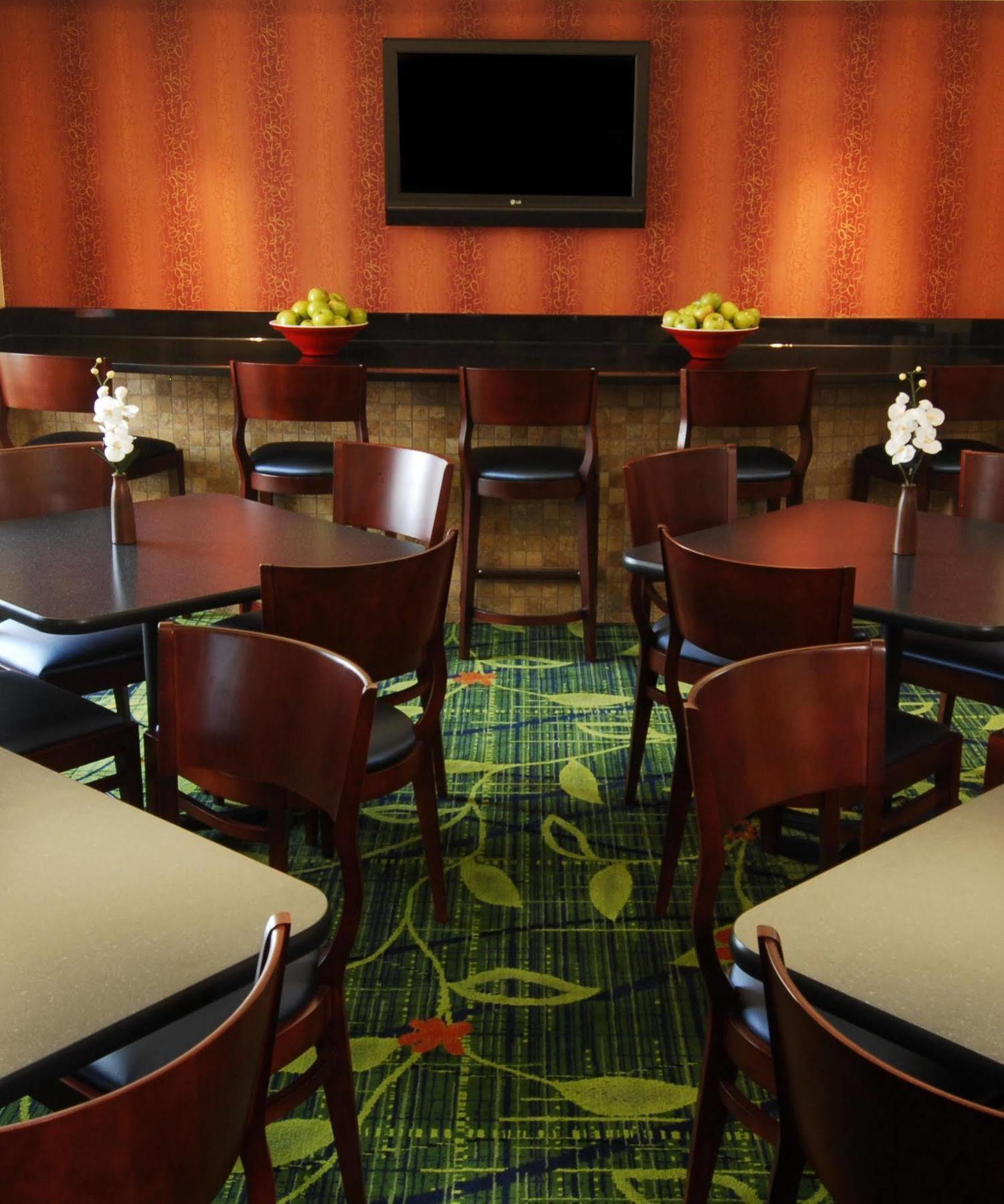 Hotel Fairfield By Marriott Rochester East 3*