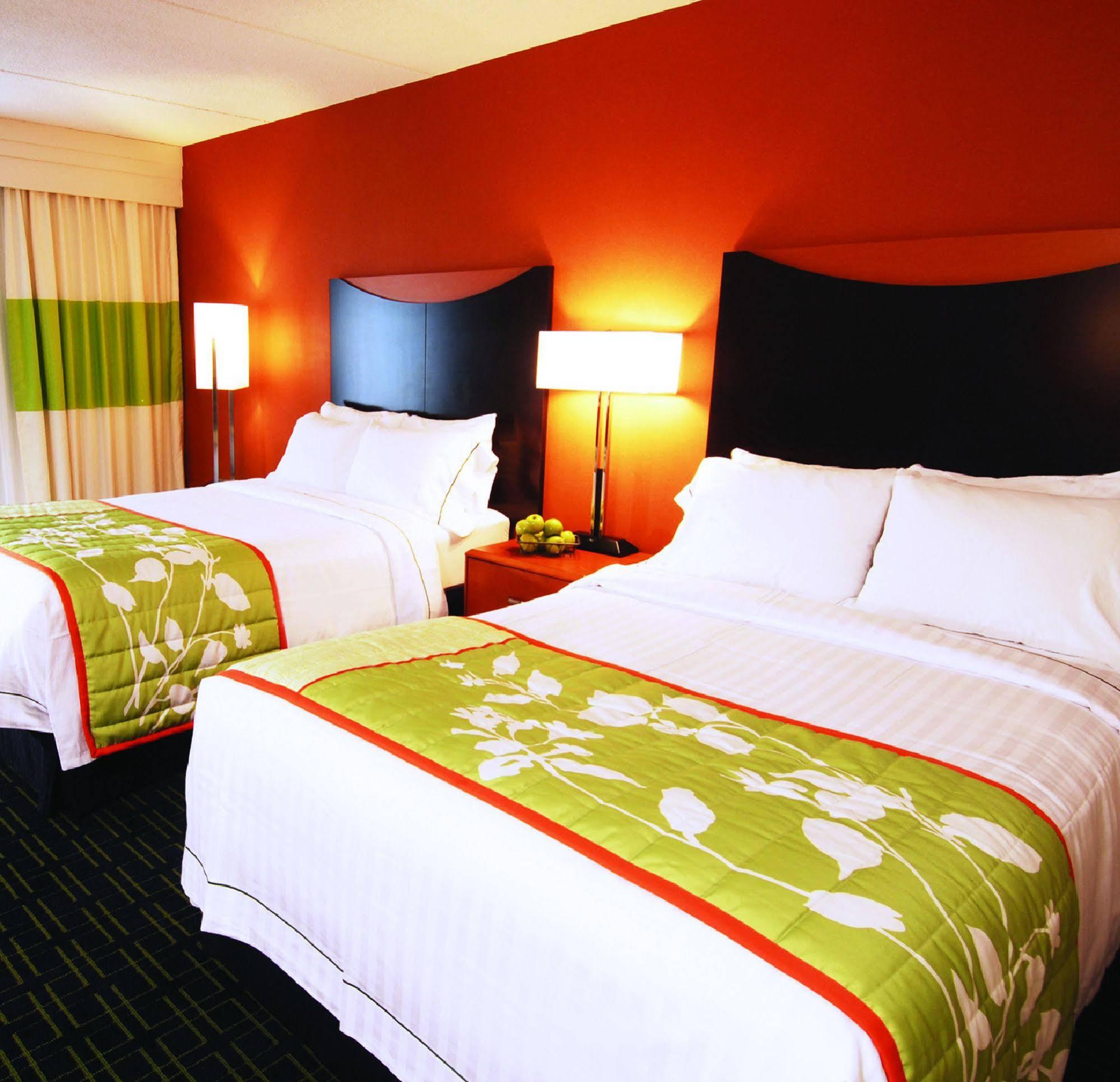 Fairfield By Marriott Rochester East Hotel 3*