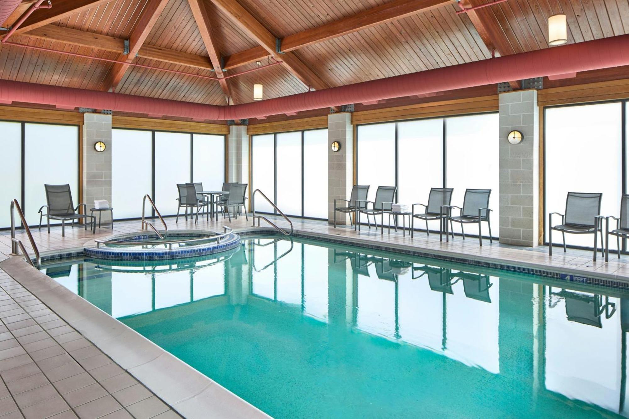 Fairfield By Marriott Rochester East Hotel 3*