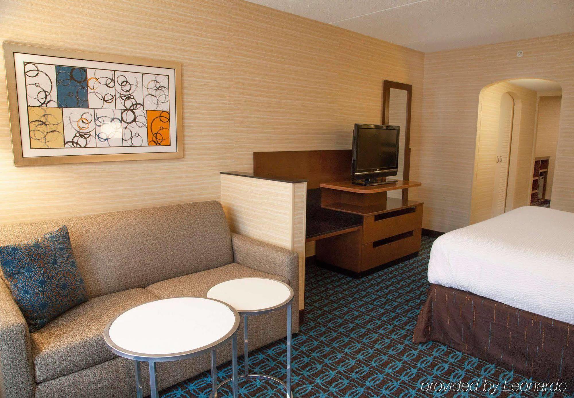 Hotel Fairfield By Marriott Rochester East 3*